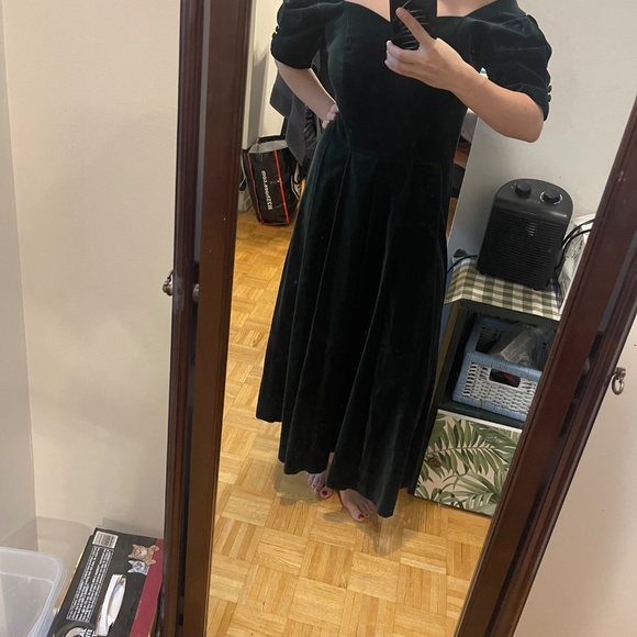 Laura Ashley dark green velvet dress - Picture 11 of 15